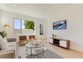 3958 SE Gladstone St in Portland, OR - Building Photo - Building Photo