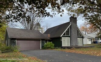 21 Cramer Rd in Rhinebeck, NY - Building Photo