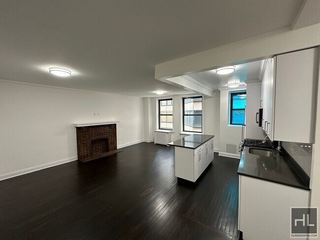 145 W 55th St in New York, NY - Building Photo - Building Photo