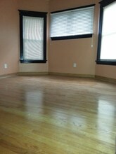 300 N Lockwood Ave, Unit 2 in Chicago, IL - Foto de edificio - Building Photo