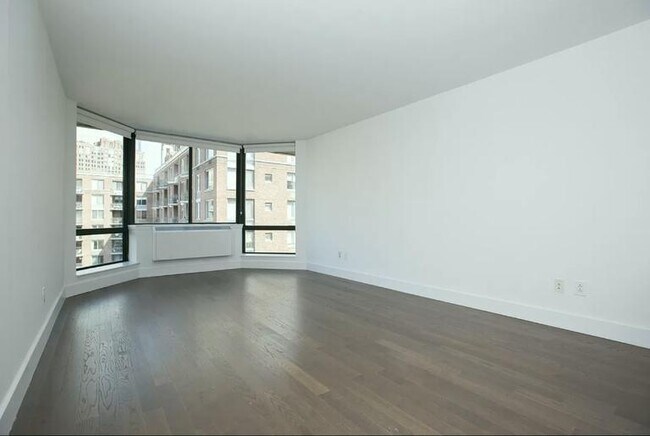 70 Little W St in New York, NY - Foto de edificio - Building Photo