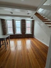 43 Market St, Unit 1 in Portsmouth, NH - Foto de edificio - Building Photo