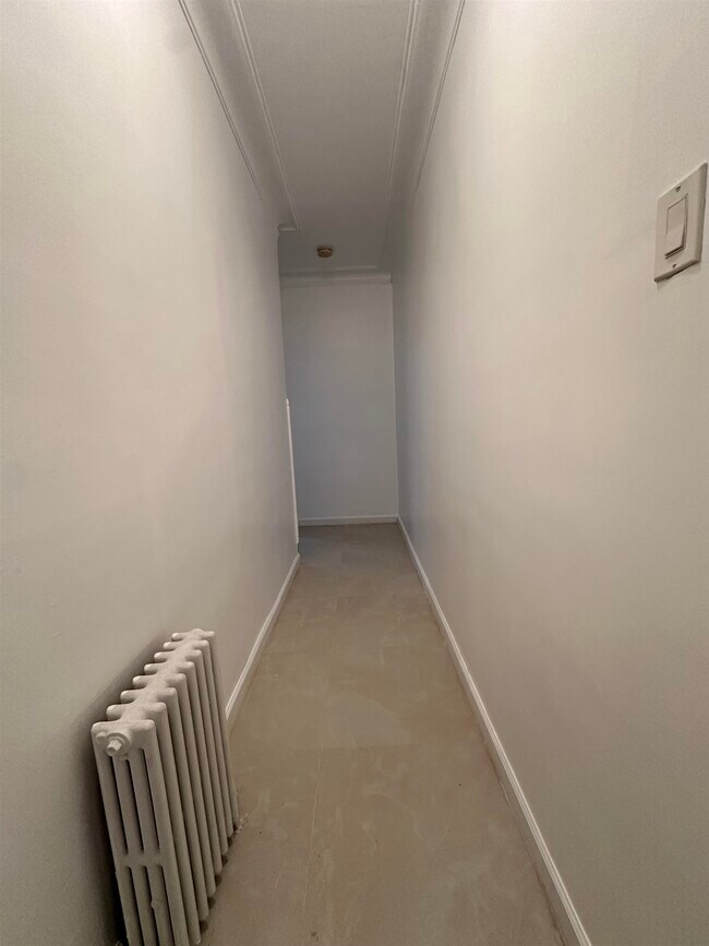 79 W 52nd St in Bayonne, NJ - Building Photo - Building Photo