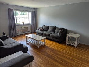 8 Fishkill Glen Dr in Fishkill, NY - Building Photo - Building Photo