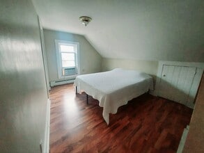 50 Oliver St, Unit Unit 3 in Bristol, RI - Building Photo - Building Photo