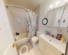 235 Freeman St, Unit 1 in Brookline, MA - Foto de edificio - Building Photo