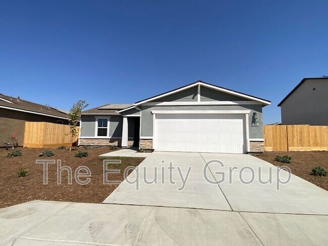 494 Blue Rdg in Tulare, CA - Building Photo - Building Photo