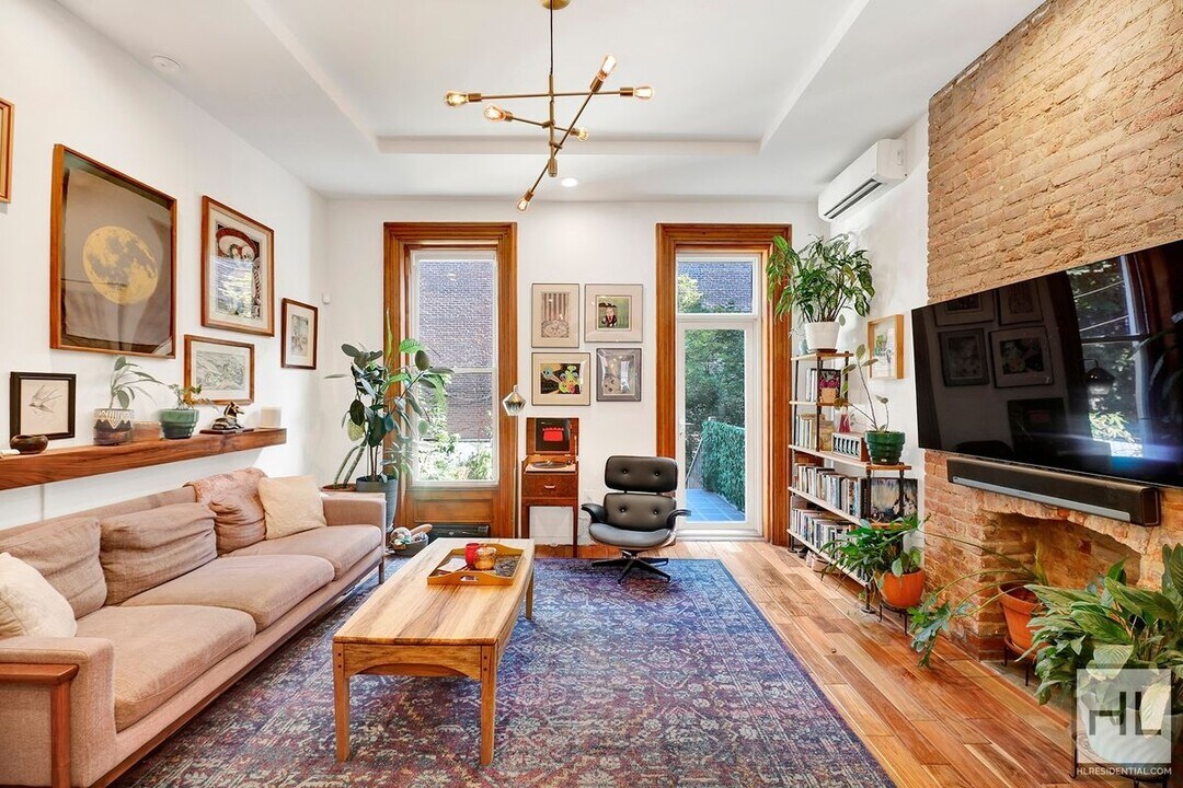 272 Putnam Ave in Brooklyn, NY - Building Photo