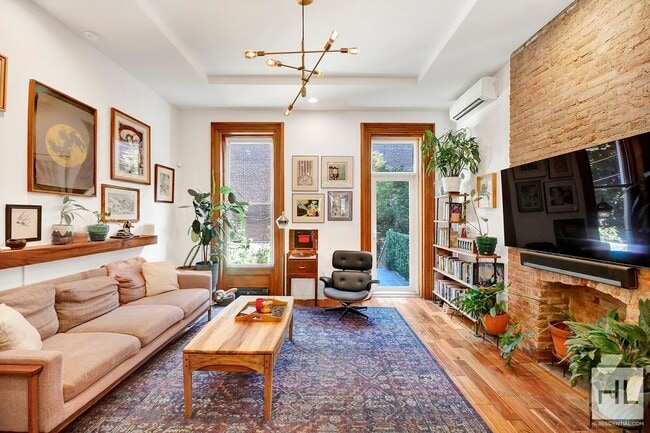 272 Putnam Ave