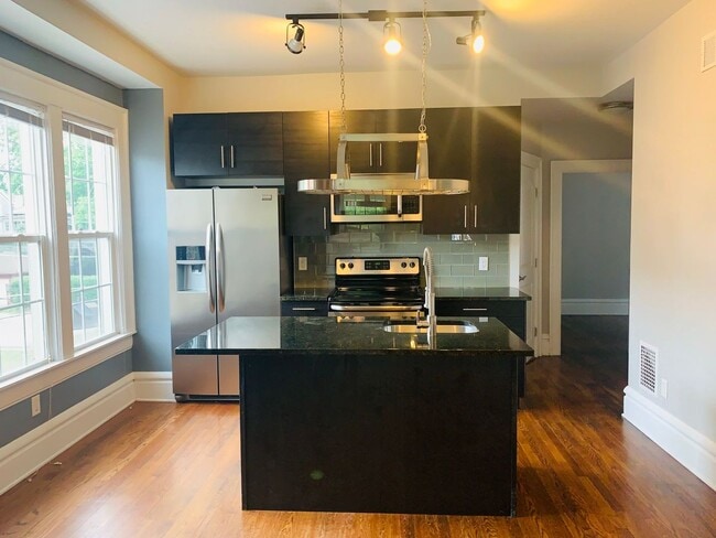 1698-1700-1700 Oak St in Columbus, OH - Building Photo - Building Photo