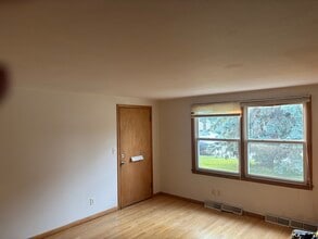 1117 Melrose Ct in Neenah, WI - Building Photo - Building Photo