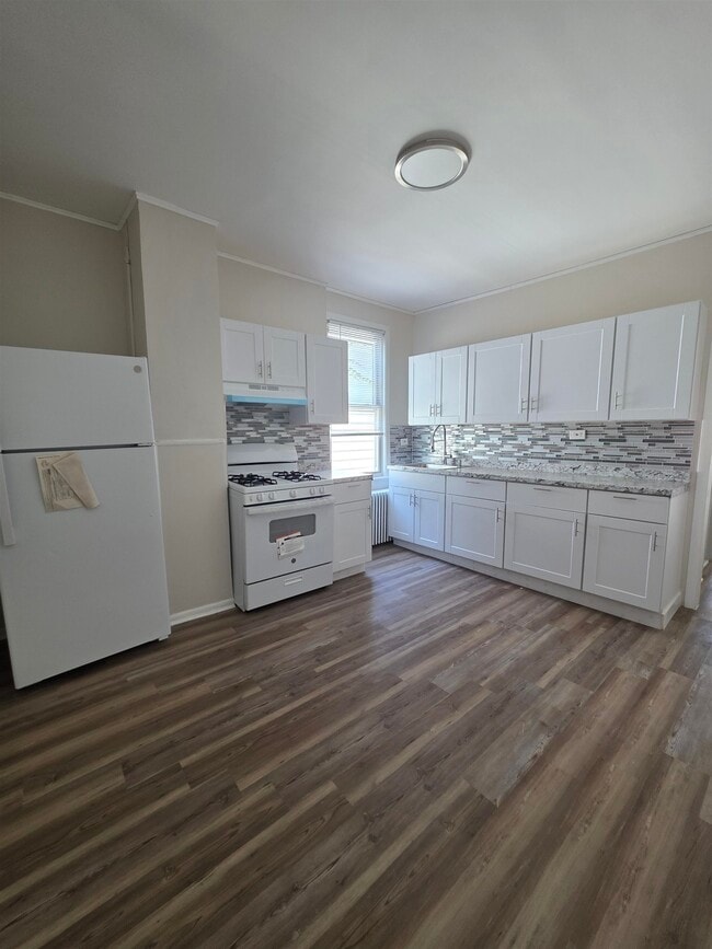 26 W 20th St in Bayonne, NJ - Building Photo - Building Photo