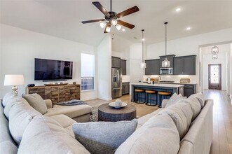 8221 Legacy Oak Dr in McKinney, TX - Building Photo - Building Photo