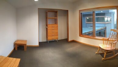 15420 Blair View Cir, Unit Studio in Anchorage, AK - Foto de edificio - Building Photo
