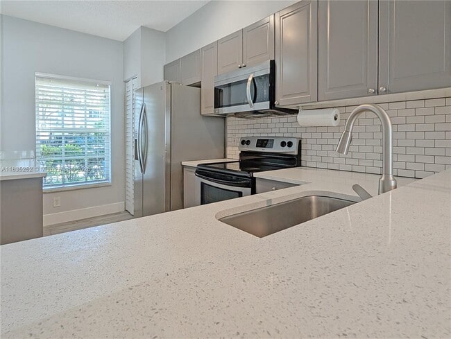 180 SW 96th Terrace in Plantation, FL - Building Photo - Building Photo