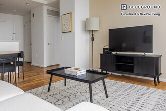 635 W 42nd St in New York, NY - Building Photo - Building Photo