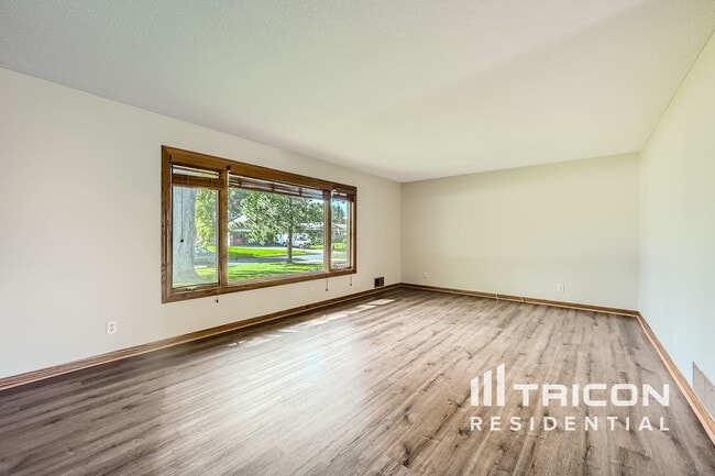 14015 Flay Ave N in Hugo, MN - Building Photo - Building Photo