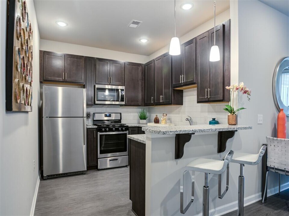 The Pavilion at Raritan in Flemington, NJ - Foto de edificio