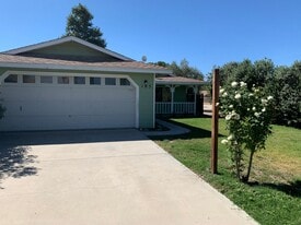 185 N 5th St in Shandon, CA - Building Photo