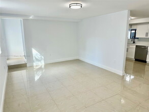1669 SW 12th St-Unit -1 in Miami, FL - Building Photo - Building Photo