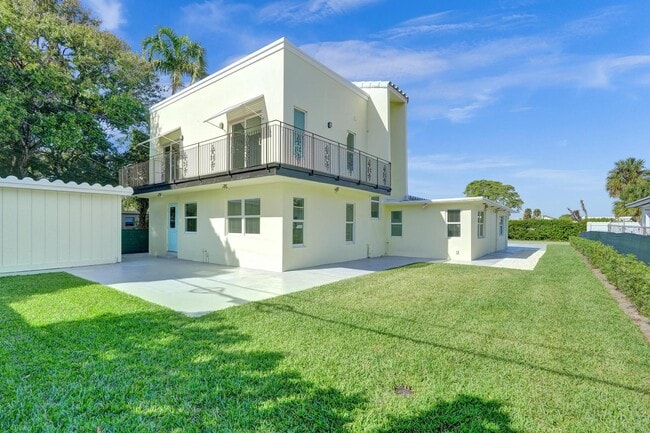 property at 960 SW 28th St