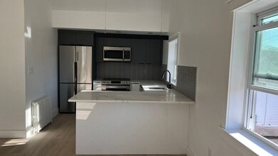 58 Caldwell St in Huntington Station, NY - Foto de edificio - Building Photo