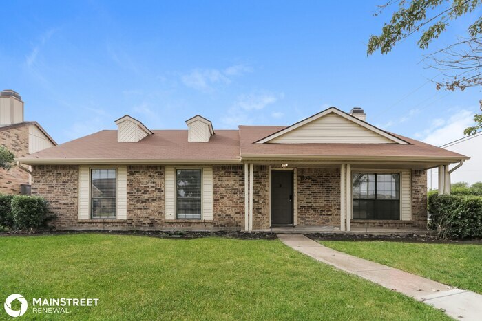 1930 Robert Jones Dr in Mesquite, TX - Building Photo