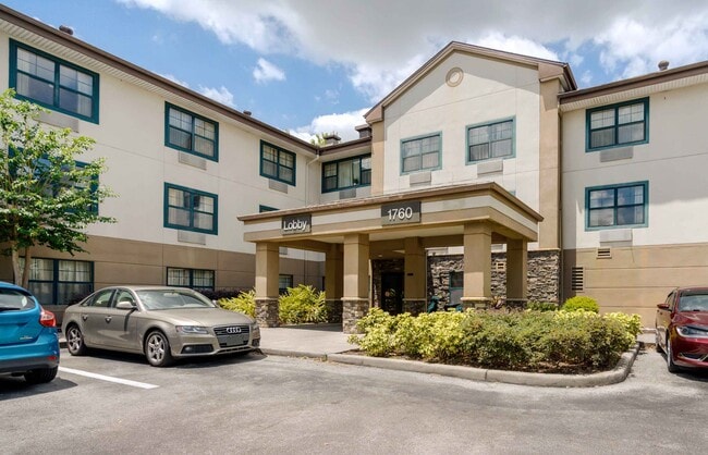 1760 Pembrook Dr in Orlando, FL - Foto de edificio - Building Photo