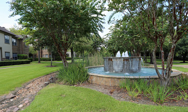 Trails At Corinthian Creek in Jersey Village, TX - Foto de edificio - Building Photo