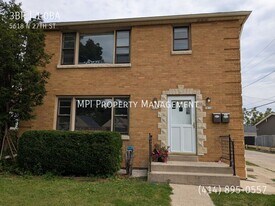 5618 N 27TH St in Milwaukee, WI - Building Photo
