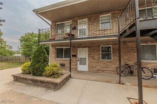 236 S Huntington St in Medina, OH - Building Photo