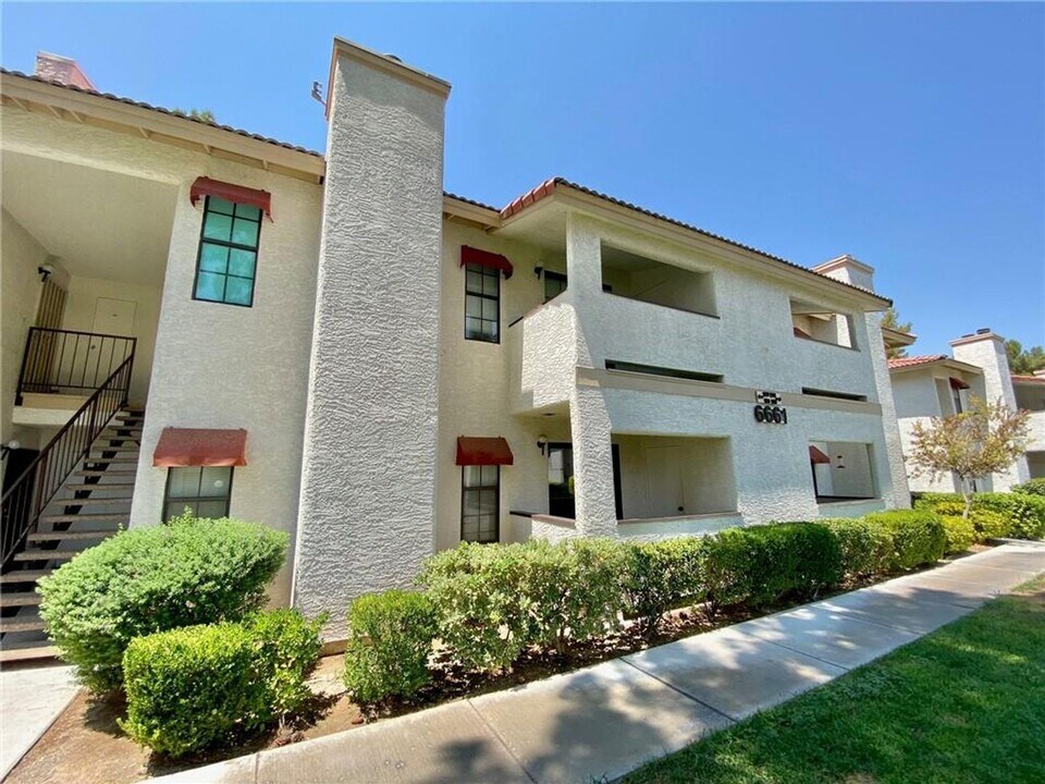 6633 W Tropicana Ave in Las Vegas, NV - Building Photo