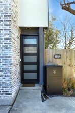 3107 Saint Charles St, Unit C in Houston, TX - Building Photo - Building Photo