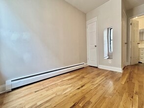 386 Manhattan Ave in New York, NY - Building Photo - Building Photo