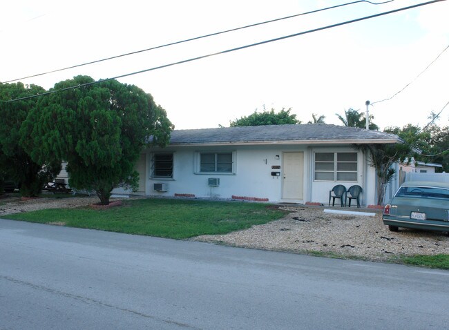 1692-1698 NE 9th St in Fort Lauderdale, FL - Building Photo - Building Photo