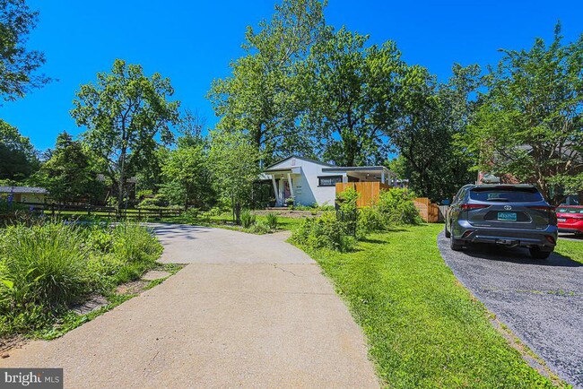 property at 5724 Greenspring Ave