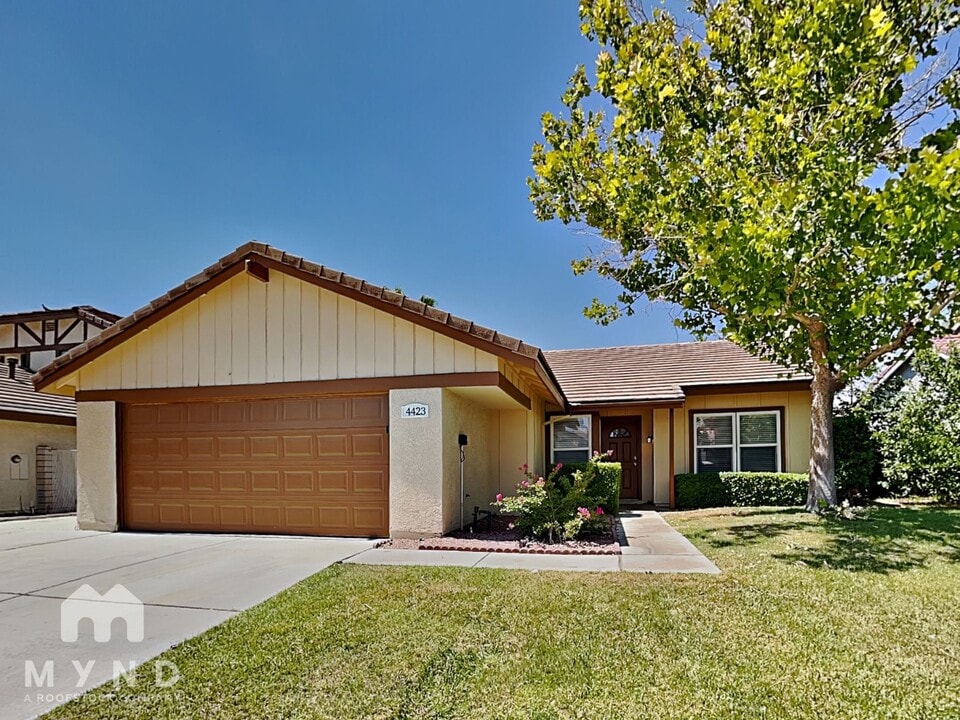 4423 Honeycomb Dr in Las Vegas, NV - Building Photo