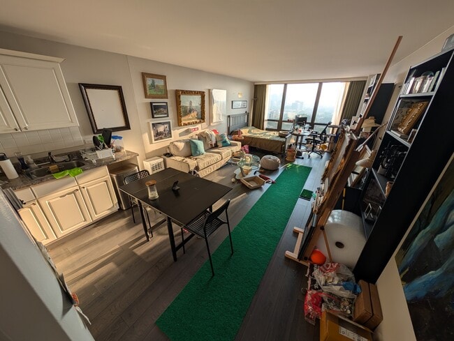 property at 1636 N Wells St
