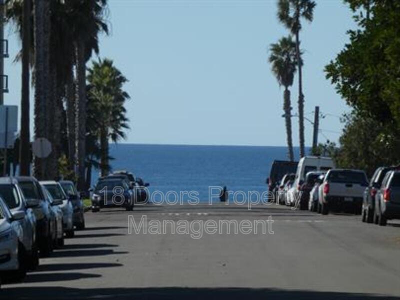 859 Chalcedony St in San Diego, CA - Building Photo