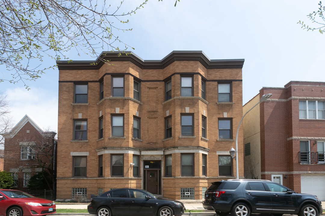 4635 N Winthrop Ave in Chicago, IL - Building Photo