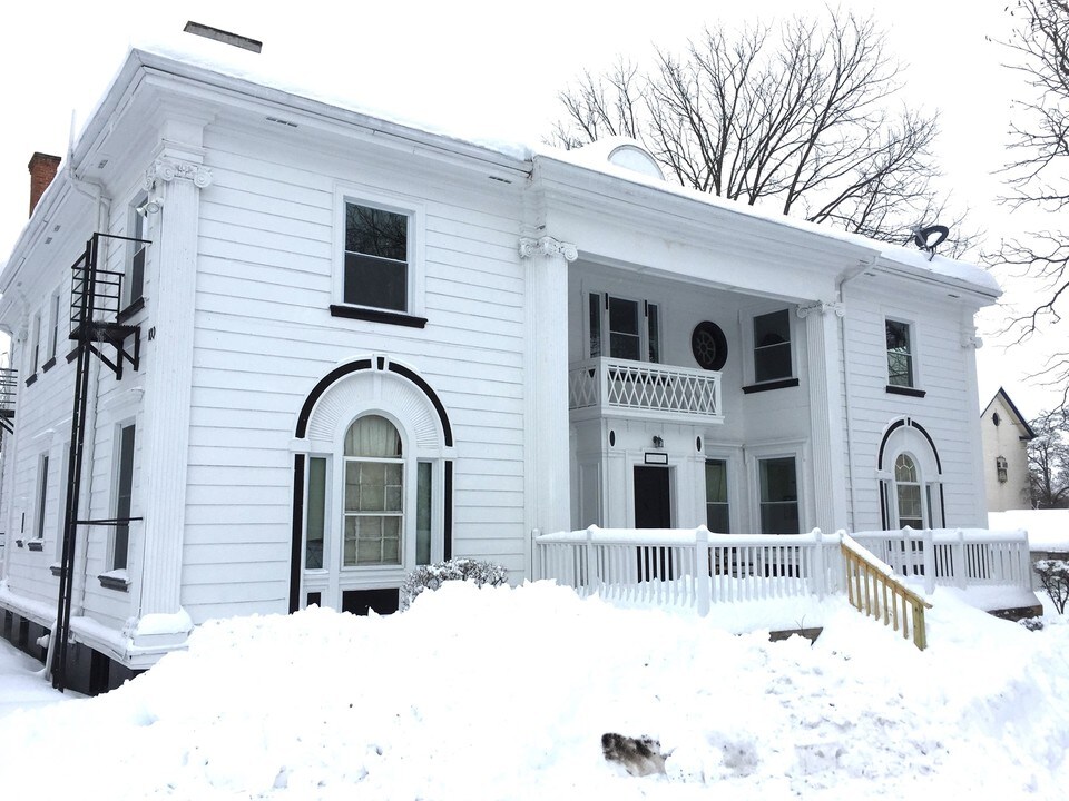 100 Chili Ave in Rochester, NY - Foto de edificio