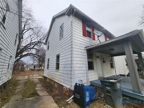 1748 Macomber St in Toledo, OH - Building Photo - Building Photo