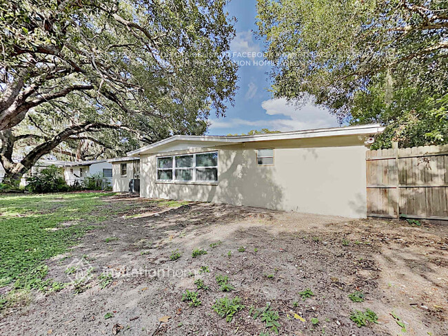 2050 Poinsetta Ave in Clearwater, FL - Building Photo - Building Photo