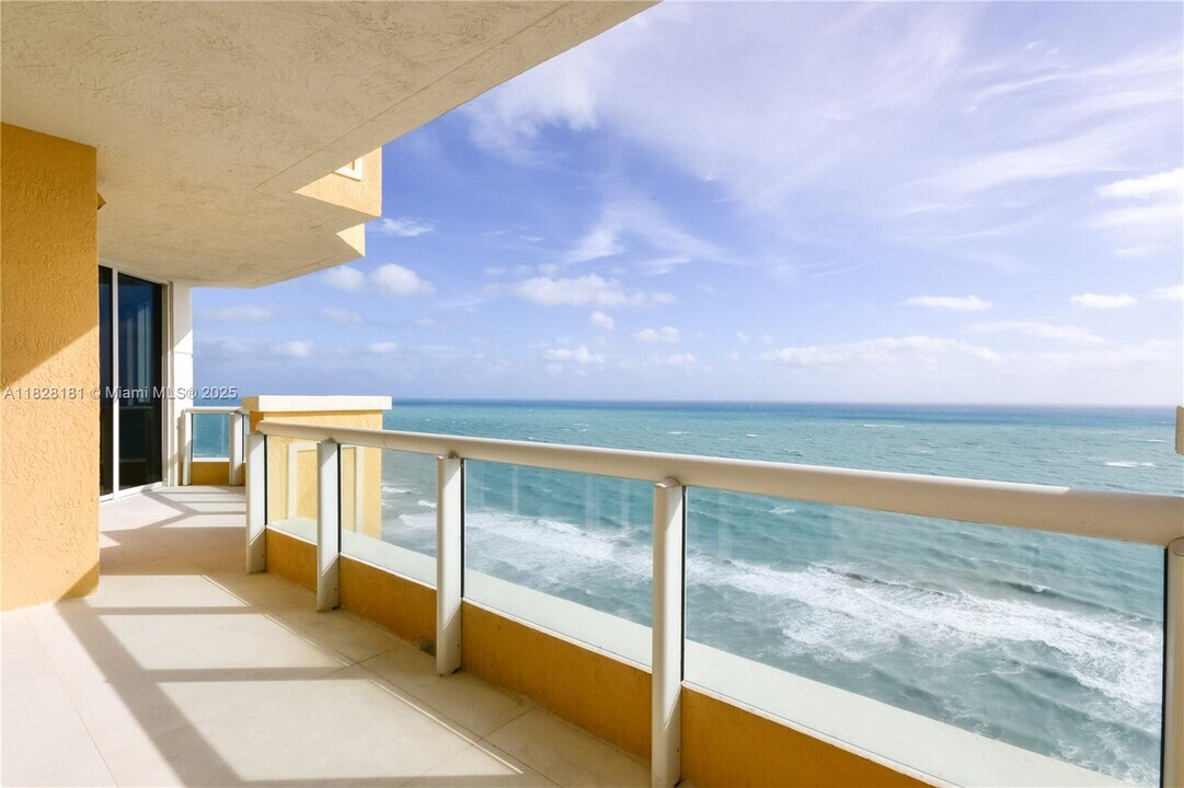 17875 Collins Ave, Unit 2706 in Sunny Isles Beach, FL - Foto de edificio