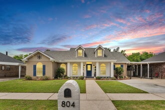804 Terry Dr in Arabi, LA - Foto de edificio - Building Photo