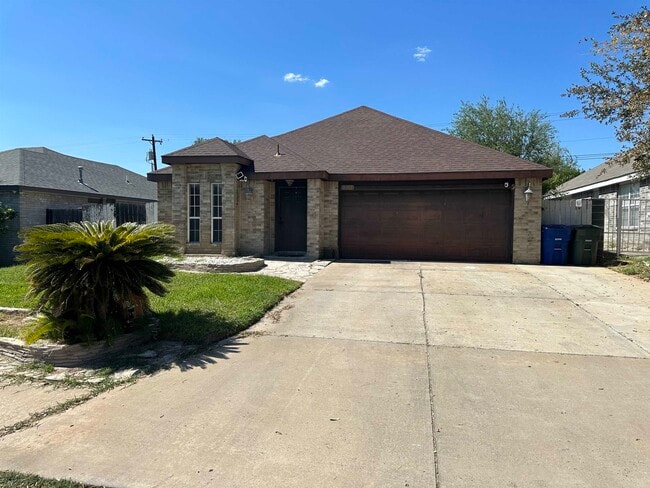 1902 Denmark Ln in Laredo, TX - Building Photo - Building Photo