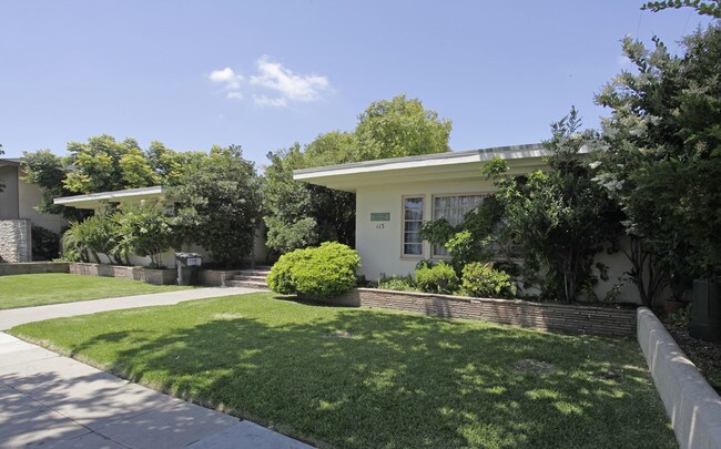 115-119 S Illinois St