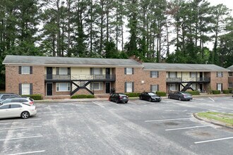 Clubway Apartments in Greenville, NC - Foto de edificio - Building Photo