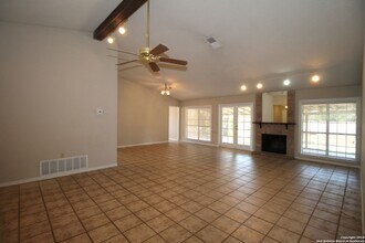 10305 Vigilante Trail in Converse, TX - Foto de edificio - Building Photo