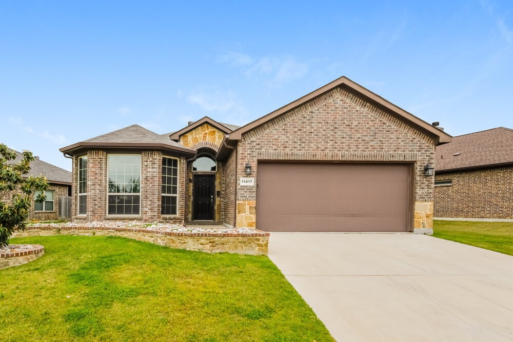 11017 Erinmoor Trail, Unit 02 in Haslet, TX - Building Photo